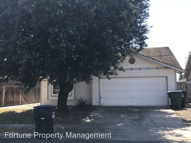 Primary Photo - 3 br, 2 bath House - 1041 N. Manzanita St.