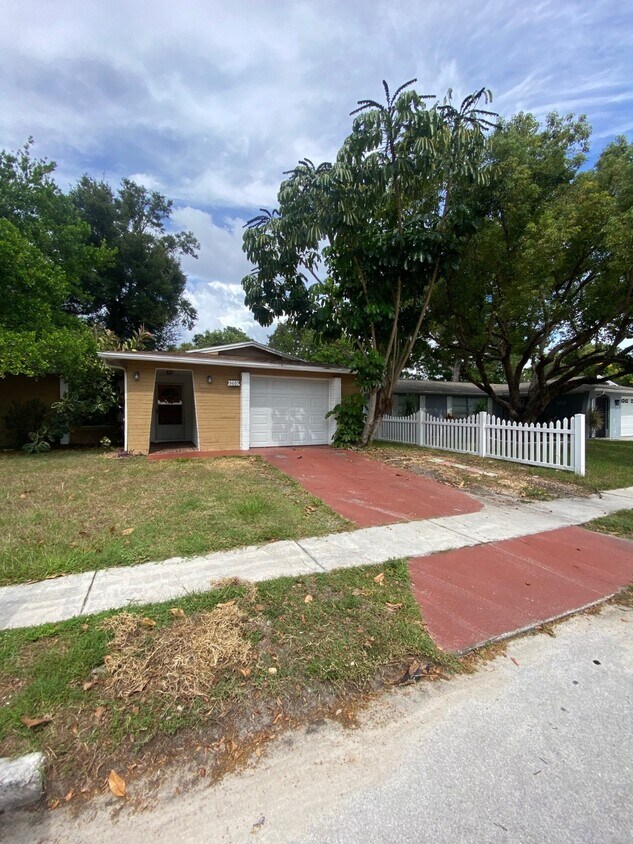 Primary Photo - 5601 Elkhorn Blvd