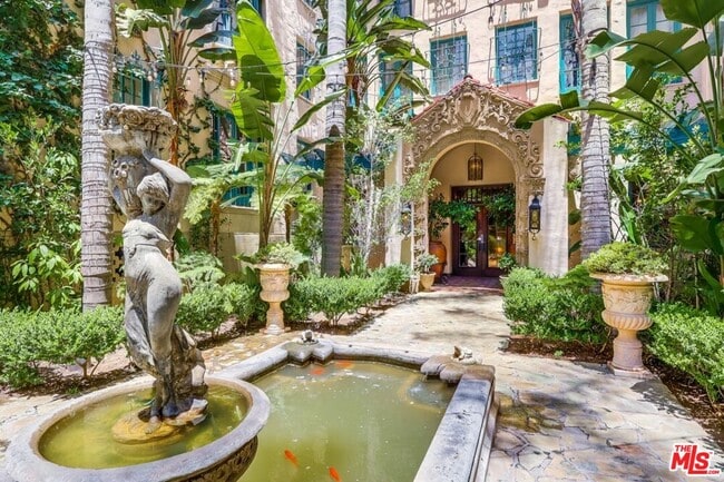 Building Photo - 642 S Bronson Ave