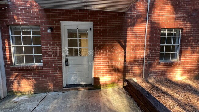 Foto del edificio - 135 Meadowbrook Ct