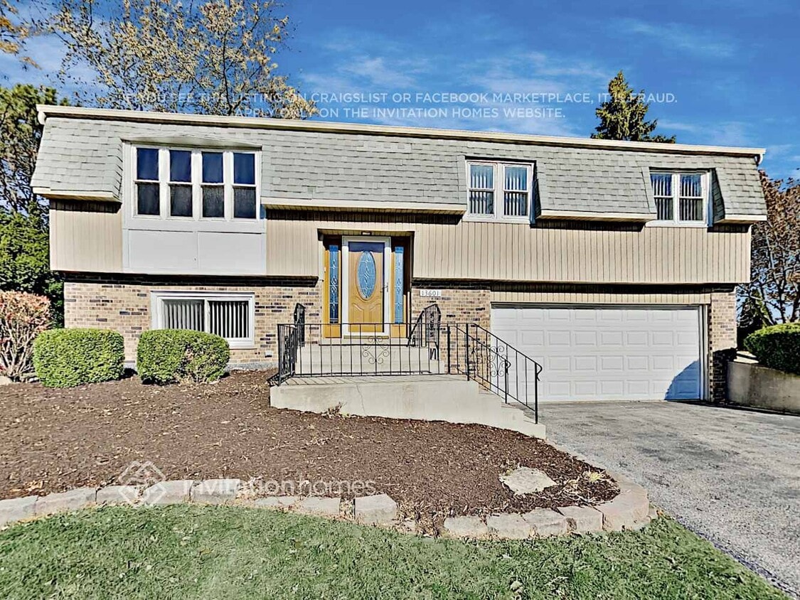 Foto principal - 13601 Cherry Ln
