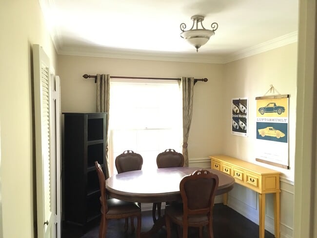 dining - 2812 Montana Ave