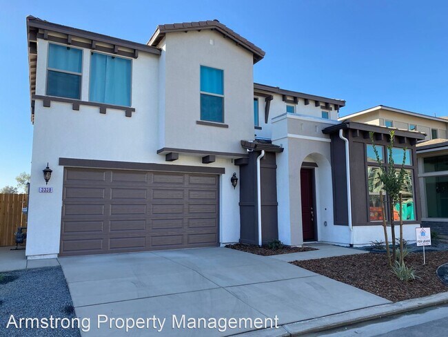Foto del edificio - 4 br, 3.5 bath House - 3339 W. Good Avenue
