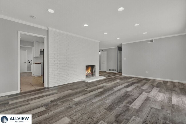 Building Photo - Charming 3 Bedroom 2 Bath Home in Sierra M...