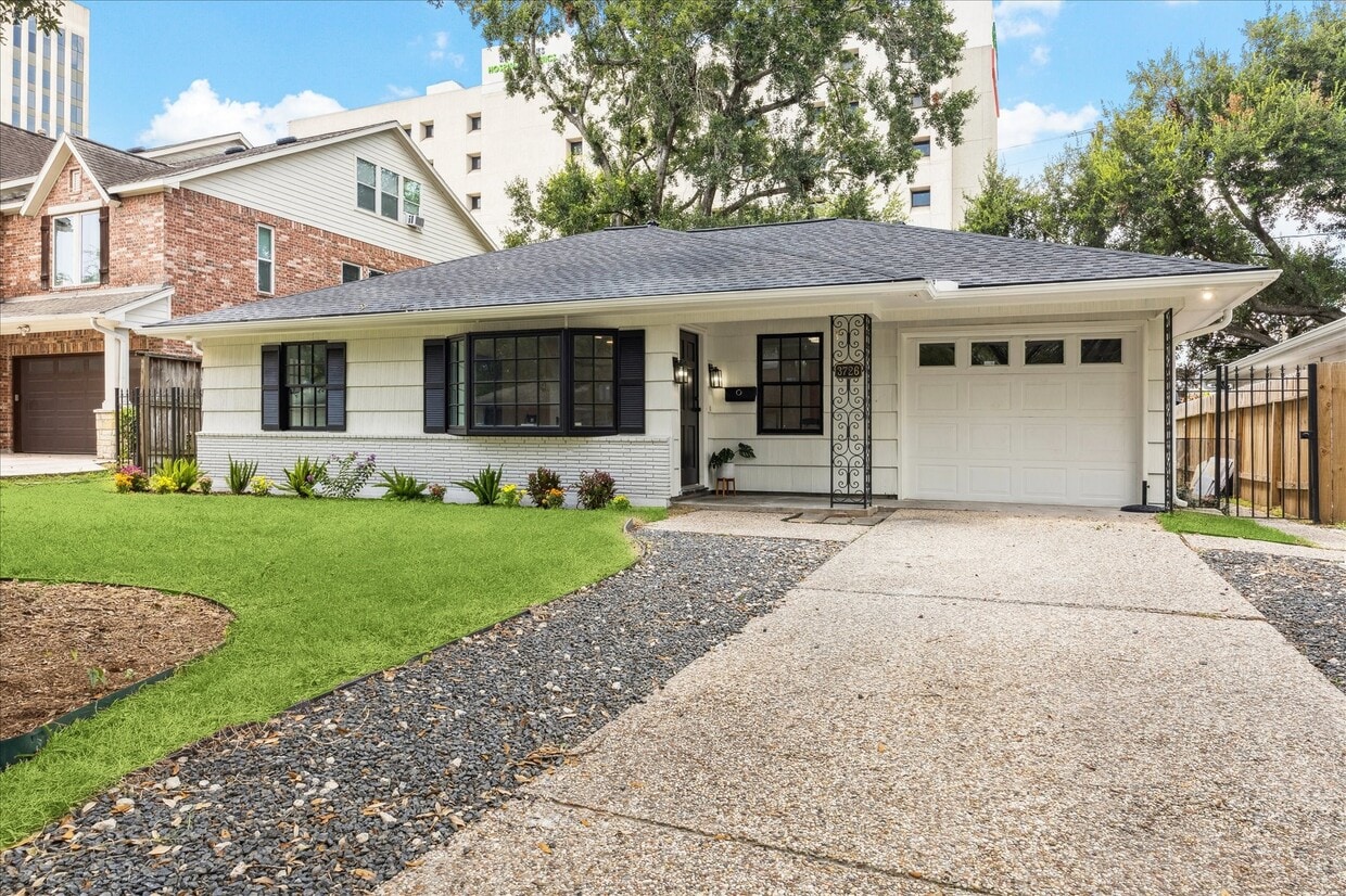 Primary Photo - 3726 Las Palmas St