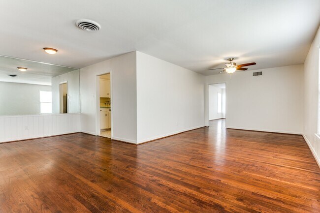 Foto del edificio - 6024 Curzon Ave