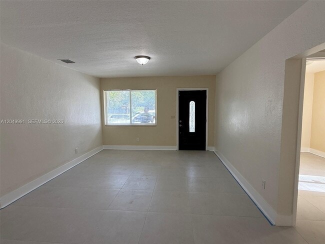 Foto del edificio - 757 NW 47th St