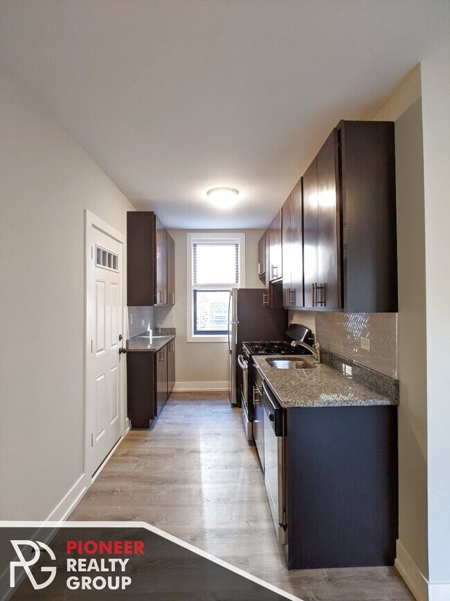 Foto del edificio - 709 W Brompton Ave