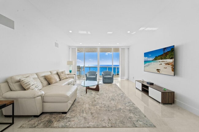 Foto del edificio - 3100 N Ocean Blvd