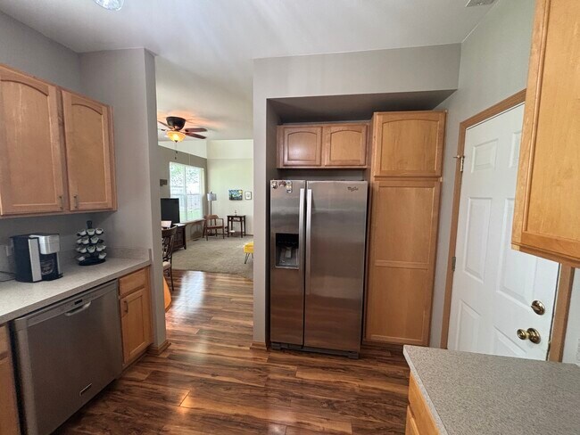Building Photo - 1523 Grand Dr