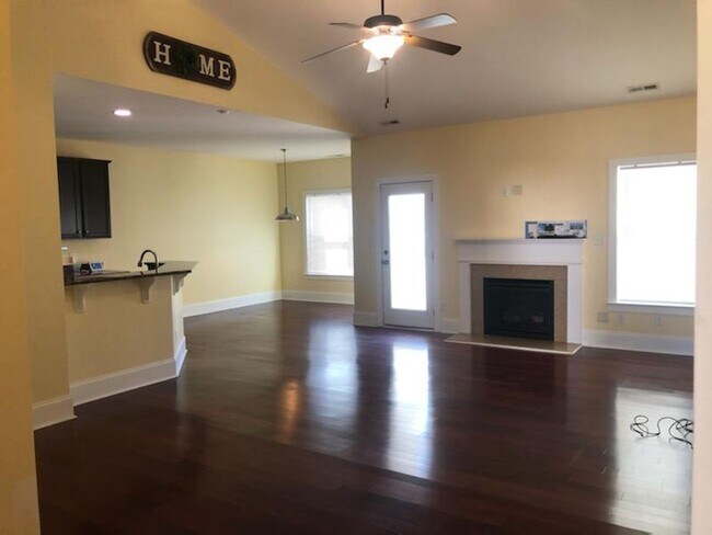 Building Photo - 3 Bed, 2 Bath Unfurnished home in Hampstead - Cross Creek Community