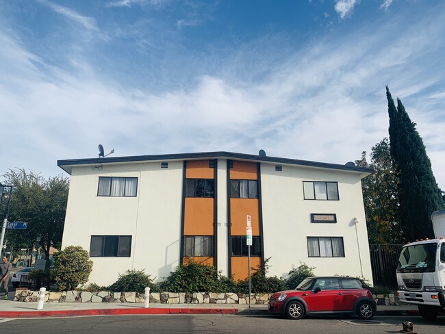 Building Photo - 6610 Selma Ave