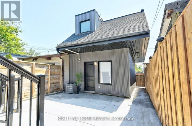 Building Photo - 131 Brock Ave