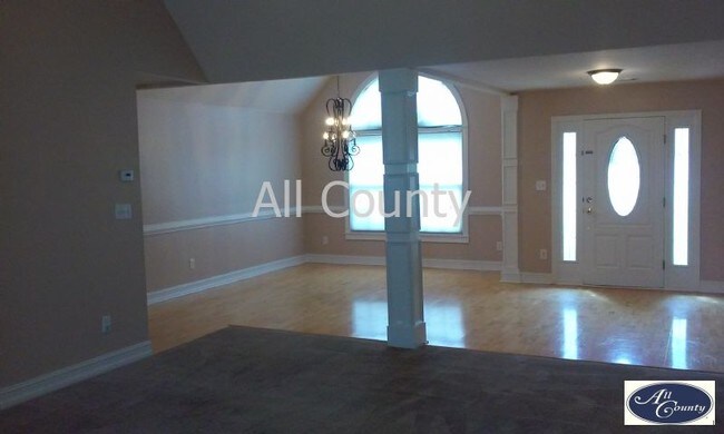 Building Photo - 1024 Fairview Club Cir