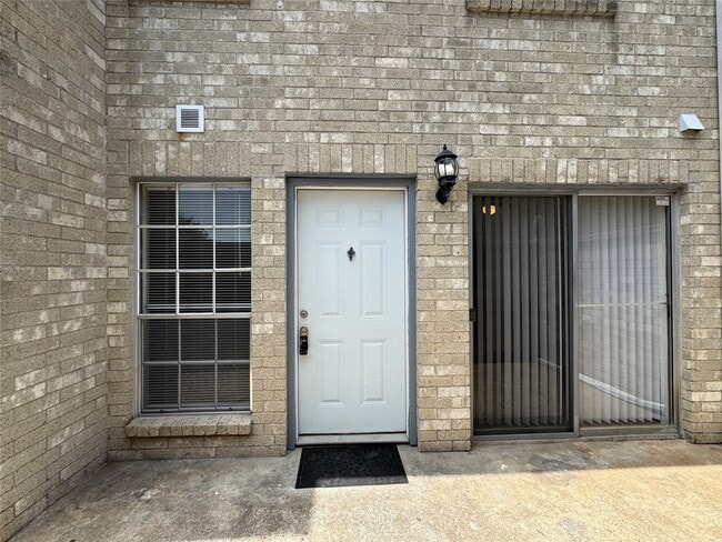 Building Photo - 6500 Sands Point Dr