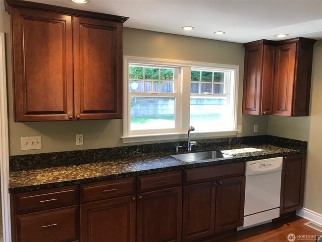 Building Photo - 2bd/1ba Brier Home