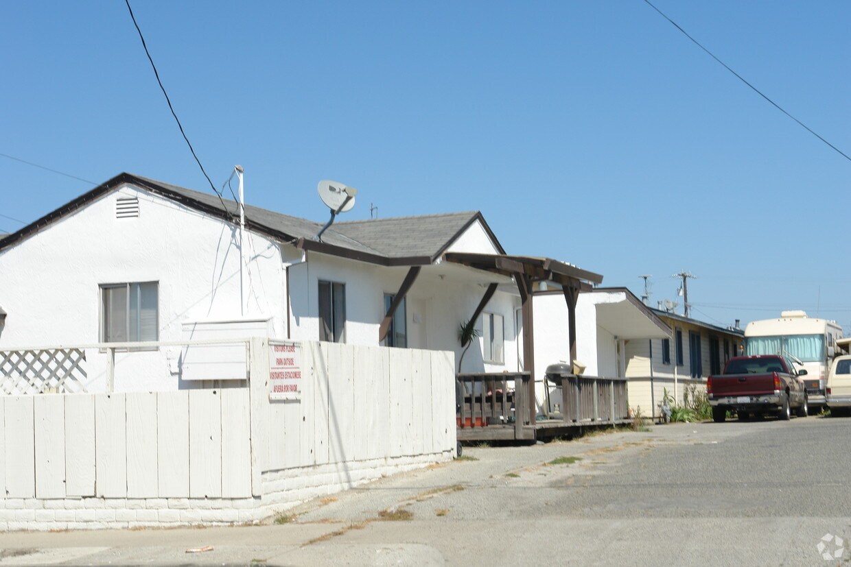 Building Photo - 10761 Axtell St