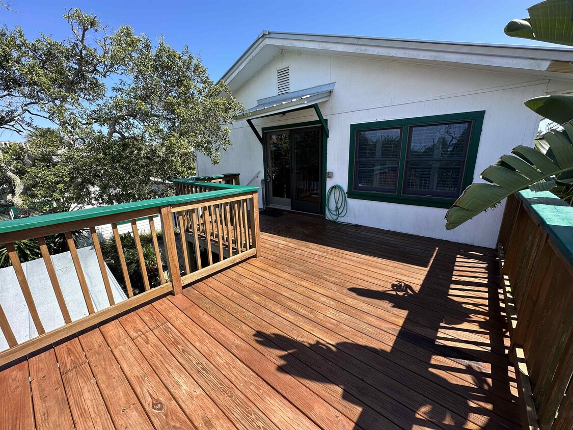 Foto principal - 6951 Middleton Ave