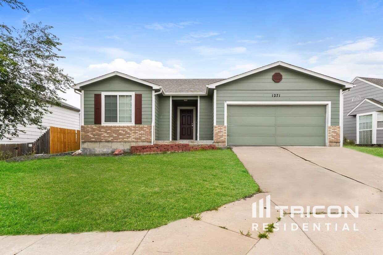 Primary Photo - 1271 Ancestra Dr