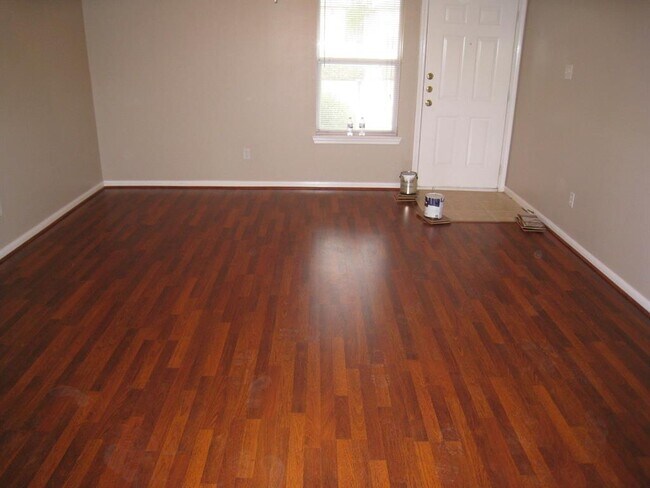 Foto del edificio - 5329 Tallowwood Terrace