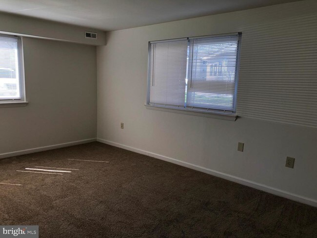 Foto del edificio - 11320 Cherry Hill Rd