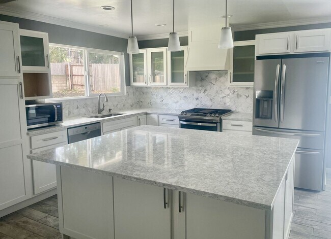 Building Photo - Pet friendly 4 bedroom Orcutt House