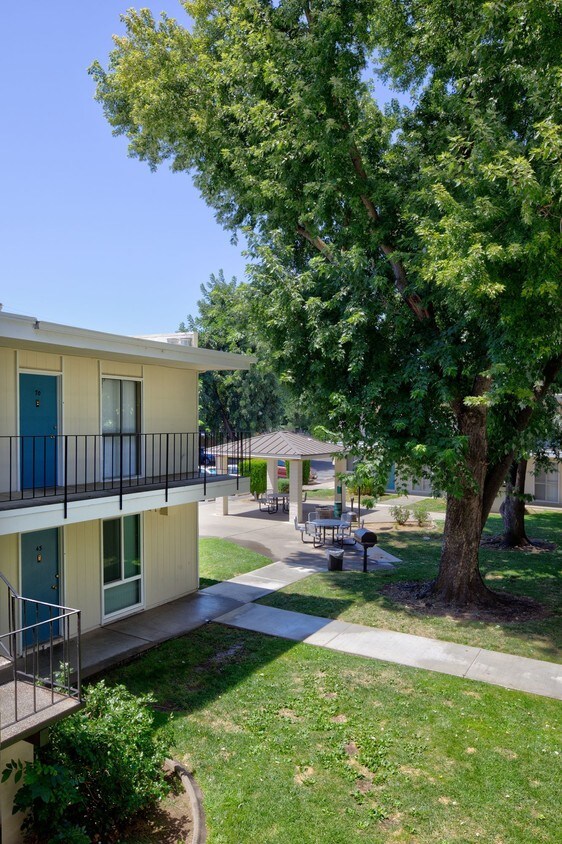 Howe Apartments in Sacramento, CA