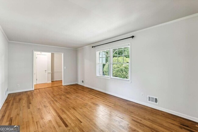 Building Photo - 190 Thompson Pl