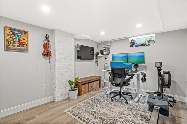 Building Photo - 11-13 Rushmore St