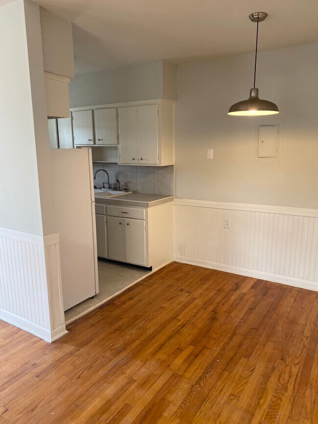 Building Photo - 1569 Larue Ave