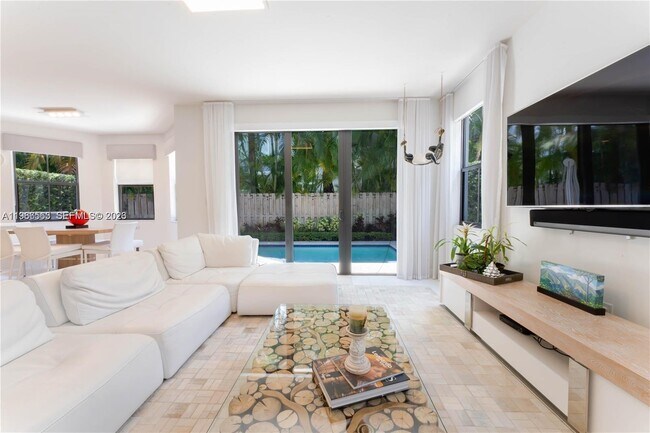 Foto del edificio - 10560 NW 69th Ter