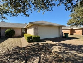 Building Photo - 974 Parkview Cir