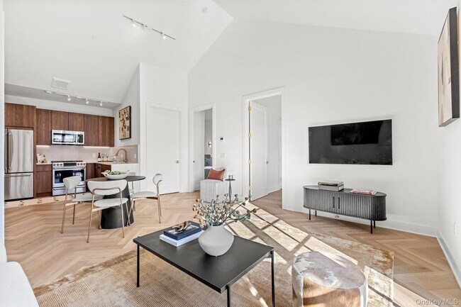 Foto del edificio - 100 E Putnam Ave