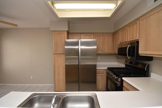 Building Photo - Beautiful 1 Bed 1 Bath condo at Canyon Willow