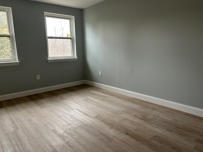 Building Photo - 14 Sawmill Run