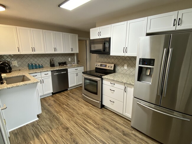 Building Photo - 606 E Jasper St