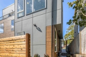 Building Photo - 3045 21st Ave W