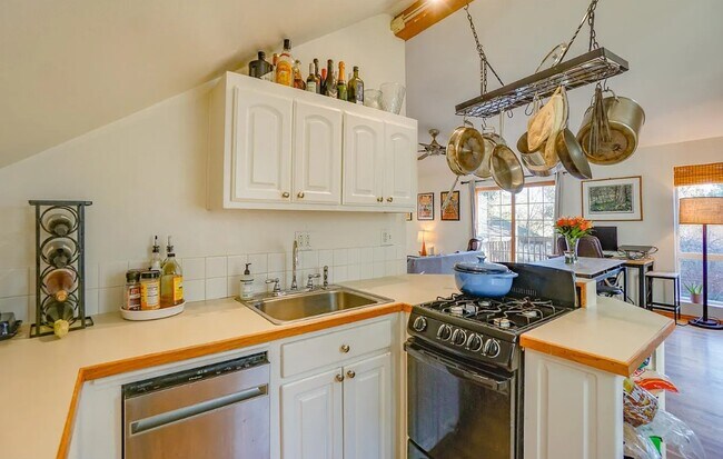 Foto del edificio - 3440 SW Falcon St