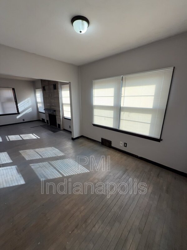 Foto del edificio - 2613 Louise St