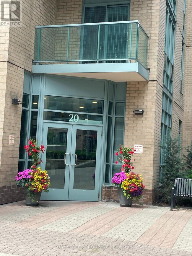Photo du bâtiment - 906-920 OLIVE Ave
