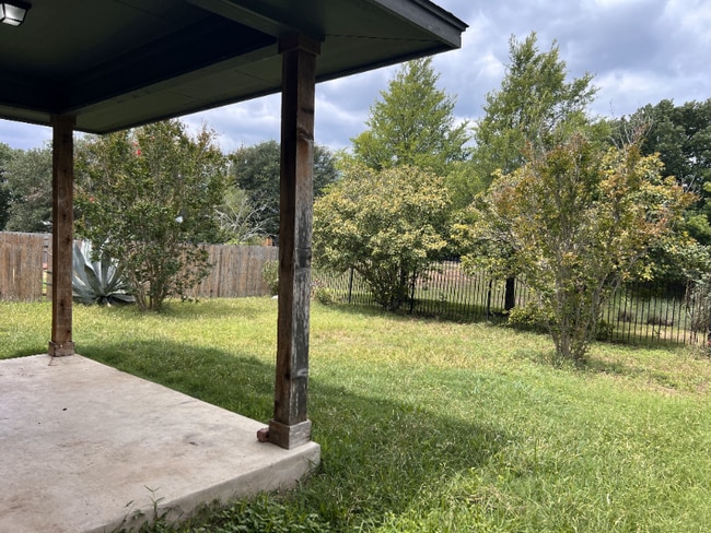 Building Photo - 126 Split Rail Dr