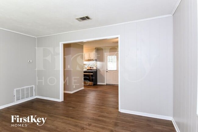 Building Photo - 4597 Douglas Dr
