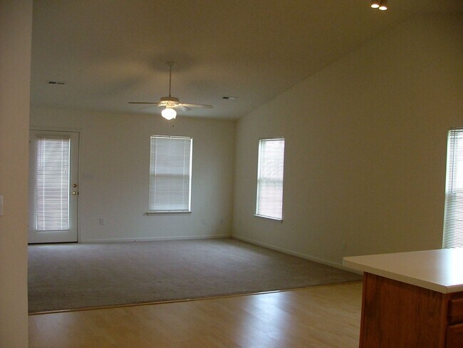 Building Photo - 140 Springwood Ln
