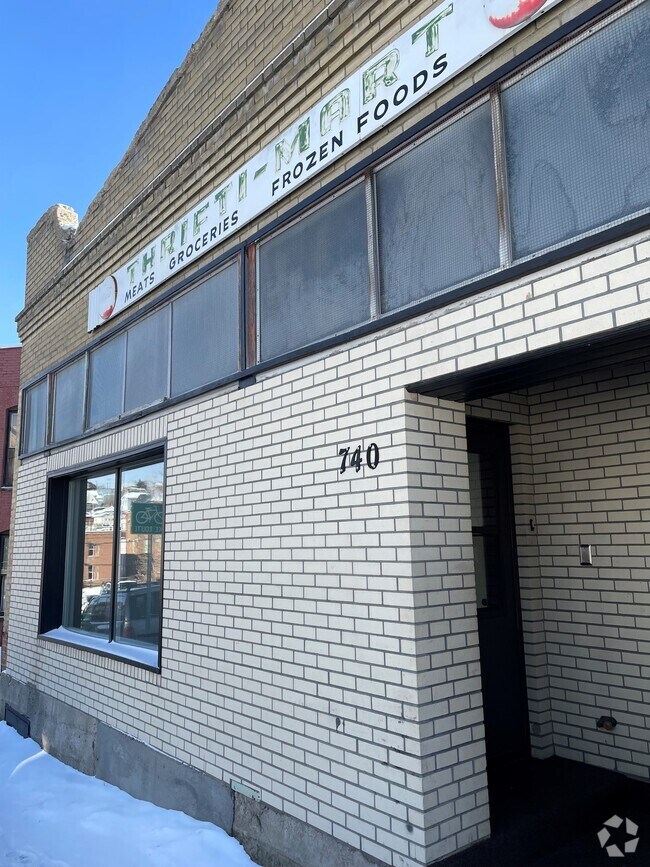 Building Photo - 740 W Granite St