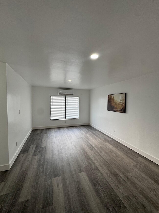 Building Photo - 1515 Camphor Dr