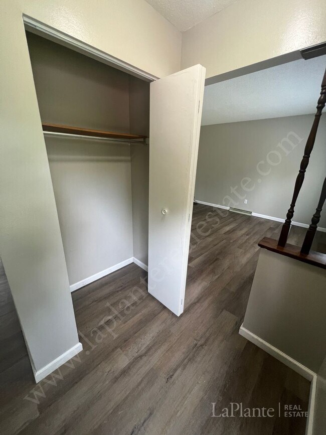 Building Photo - Welcome home to this 3 bed, 1.5 bath home ...