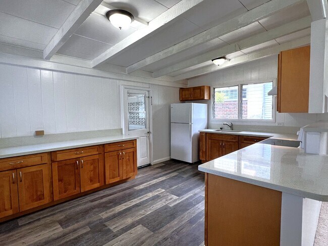 Foto del edificio - Peaceful Manoa - Spacious three bedroom, o...