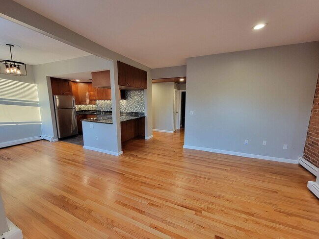 Building Photo - 390 Riverway