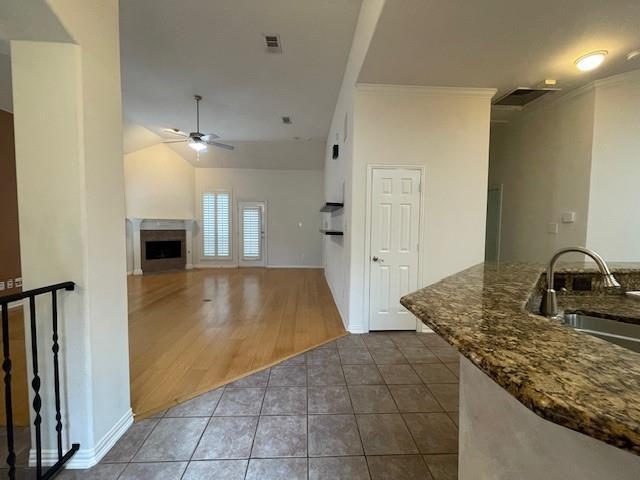 Foto del edificio - 408 Hideaway Ct