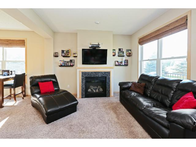 Building Photo - Beautiful, Well-maintained 3 Bed/2.5 Bath ...